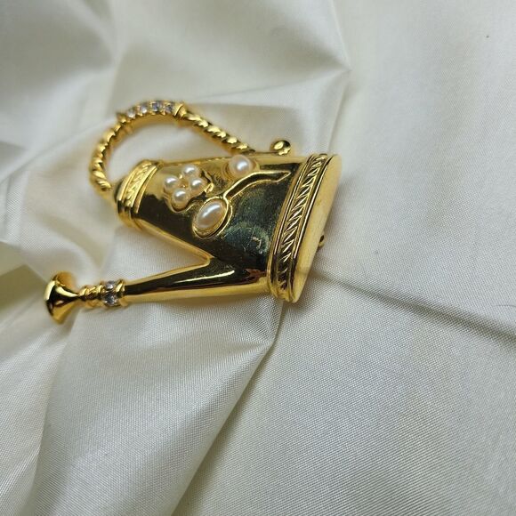 VINTAGE 1928 Co. Gold Watering Can Brooch Pearl & Rhinestone Embellishment - Picture 2 of 8